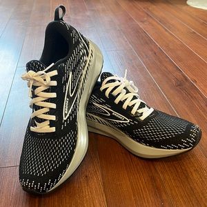 Brooks Levitate 5 GTS